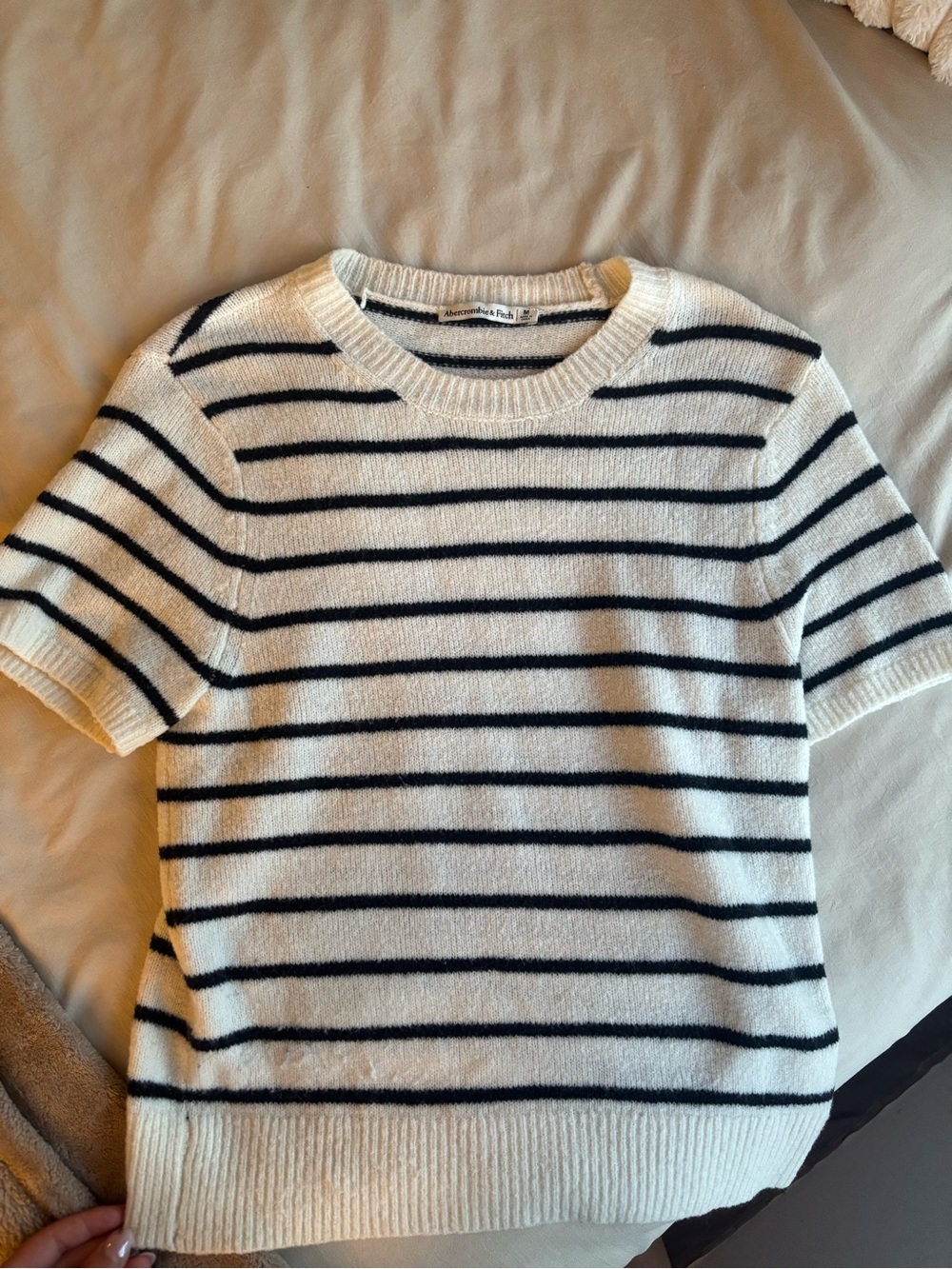 Abercrombie & Fitch White Crewneck Short-Sleeve Sweater with Black Stripes